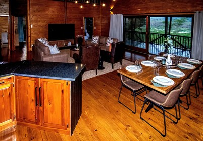 An 8-sleeper luxury self-catering lodge with a view of Kruger National Park.