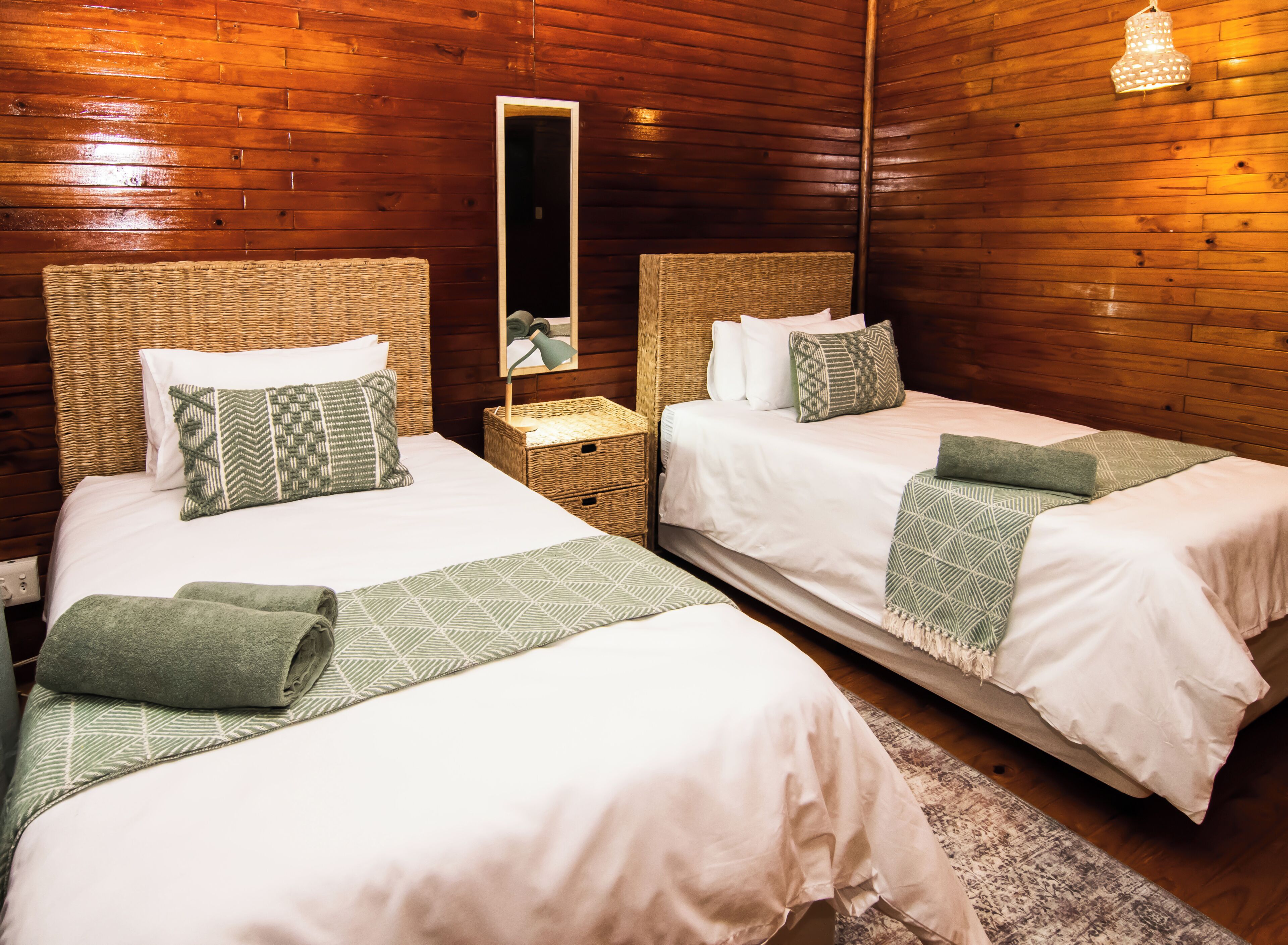 4 bedrooms, iron/ironing board, WiFi, bed sheets