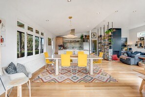 Dining - Pool + Fire Pit + Walk to Eden Park + Projector | Kingsland (Auckland)