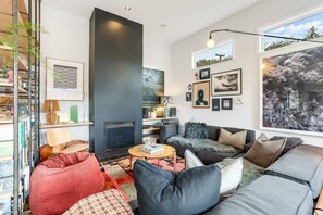 Books, stereo - Pool + Fire Pit + Walk to Eden Park + Projector | Kingsland (Auckland)