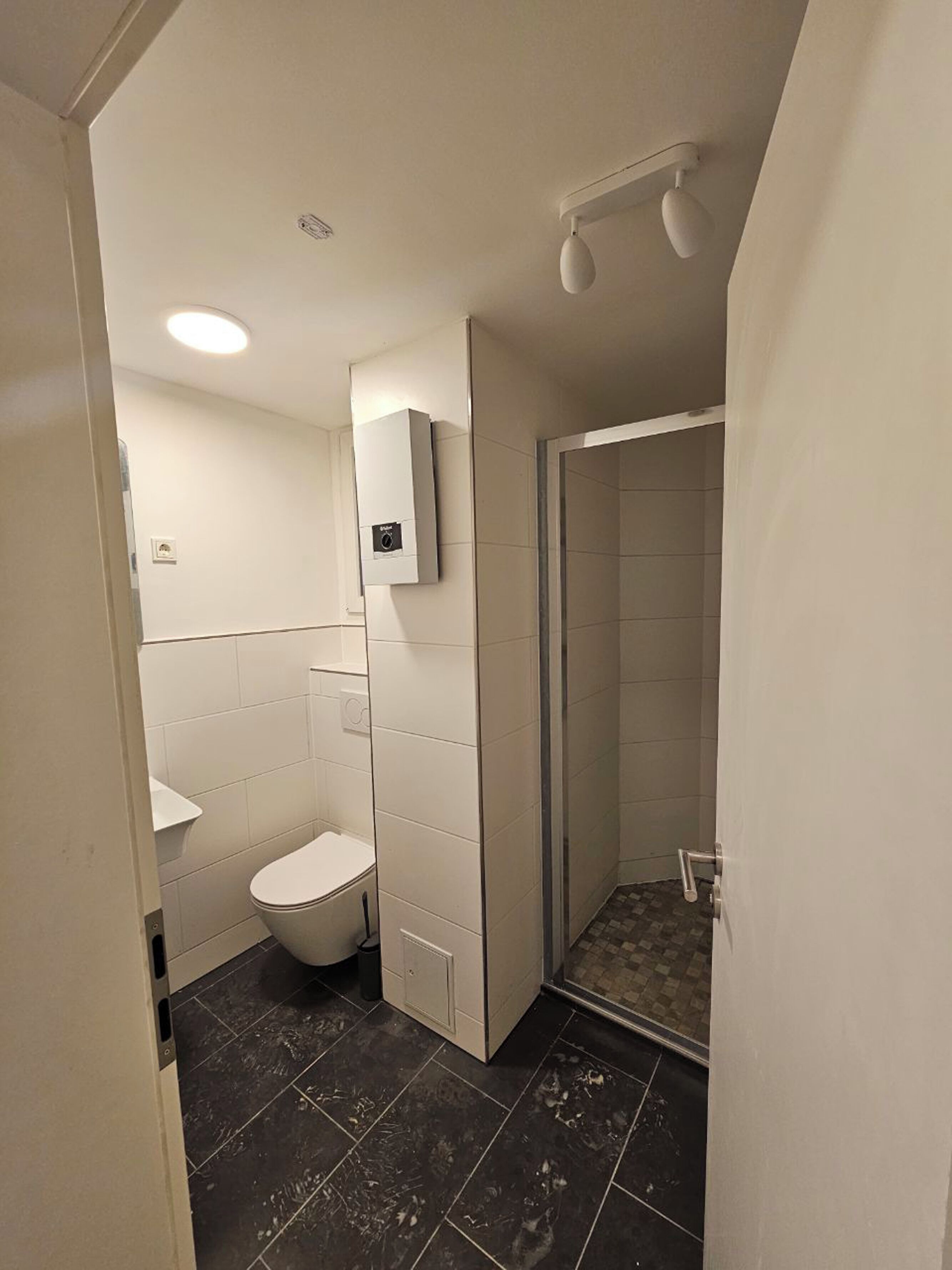 Standard Apartment | Bathroom