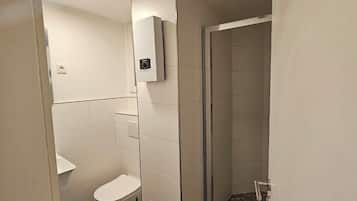 Standard Apartment | Bathroom