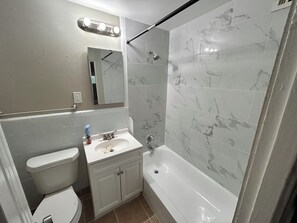 Unclassified image, 3 of 8, button - Montrose nest - super quiet 3 Br/2Ba (Houston)