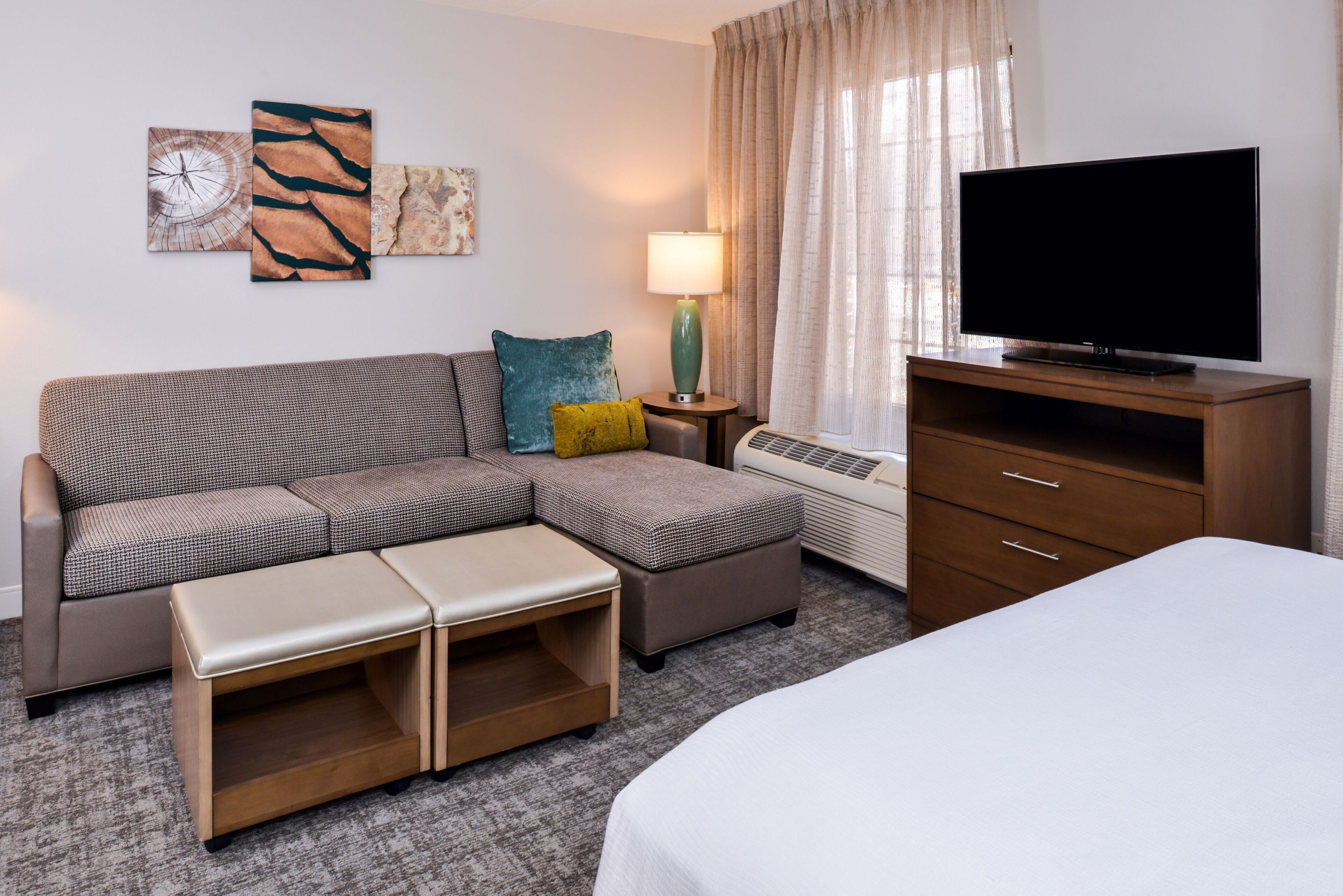 Iron/ironing board, WiFi (free), bed sheets