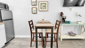 Basic Studio | In-room dining
