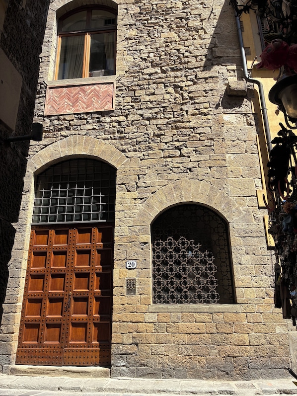 Exterior detail - BLACK DIAMOND SUITE Luxury Design | Fine Arts Palace (Firenze)