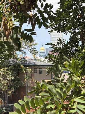A building with a prominent dome structure, surrounded by trees and other buildings. - Quiet central studio apartment in the Capital Hill neighborhood of Denver (Denver)