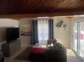 Living area - Parlee beach house / 3 chambres / BBQ / chiens (Pointe-du-Chêne)