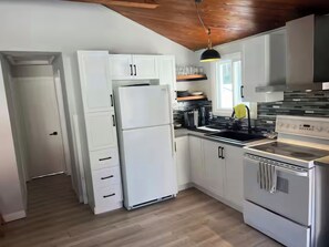 Private kitchen - Parlee beach house / 3 chambres / BBQ / chiens (Pointe-du-Chêne)