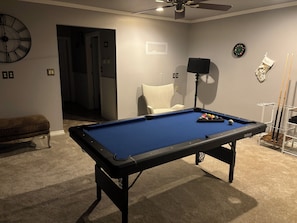 Games room - Beautiful 3-bedroom house in scenic Custer City (Custer City)