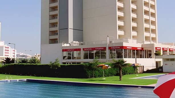 Pool - Studio Apartment 'Vista Oceano' with Sea View, Wi-Fi and Air Conditioning (Portimão)