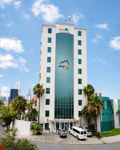 Stay MTY San Agustín Estudio con alberca y estacionamiento en San Pedro.