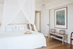 Coffres-forts dans les chambres, fer et planche à repasser