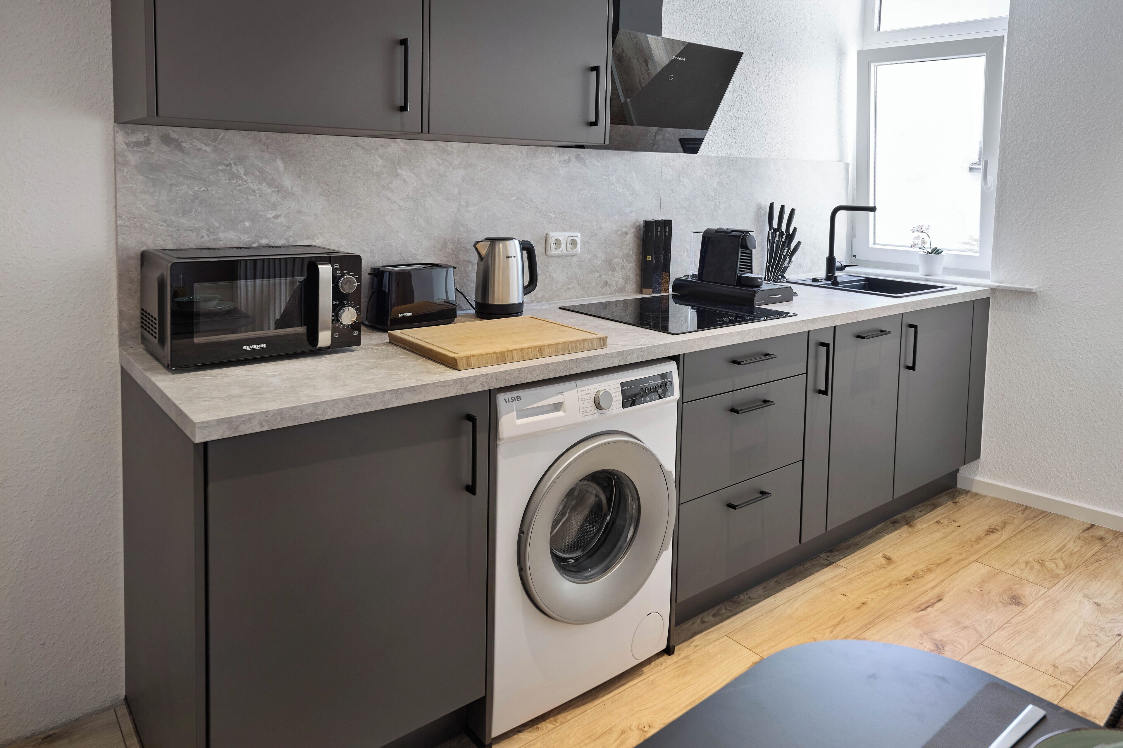 Coffee/tea maker, fridge, microwave, stovetop
