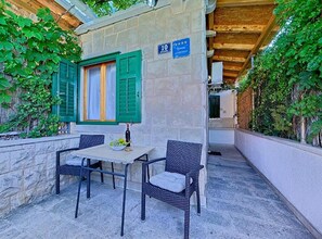 Terrace - Studio Apartment with Sea View and Terrace (Postira)