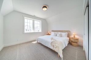 Unclassified image, 2 of 39, button - Seascape Lookout Townhome, Large Kitchen & Pet Friendly (Depoe Bay)