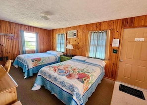 Classic Double Room | Desk, laptop workspace, free WiFi - Driftwood Resort  (Bull Shoals)