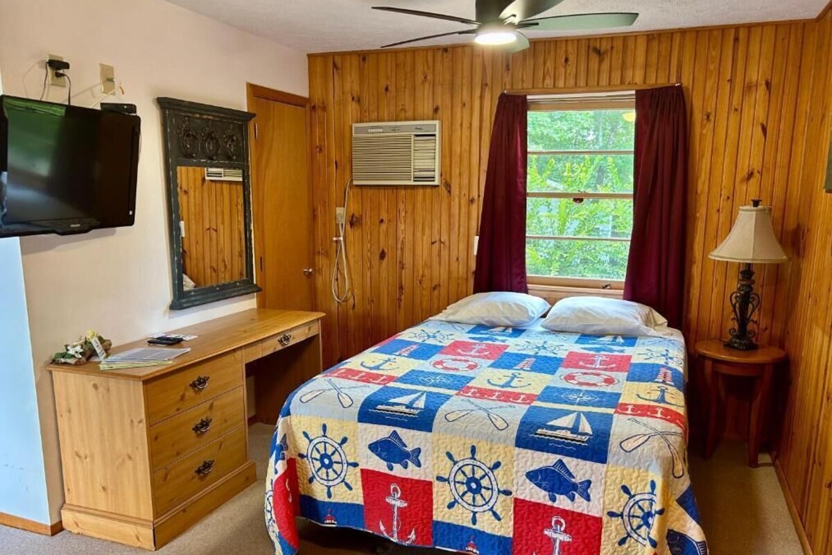 Classic Single Room | Desk, laptop workspace, free WiFi