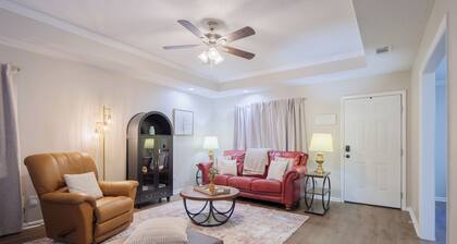 Movie Theater, Arcade, Fire Pit, Cabana, Minutes from Freedom Park
