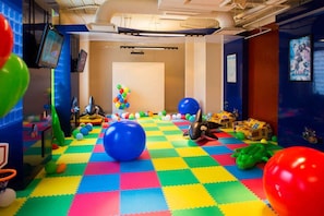 A playroom with colorful foam mats, a large blue ball, and various toys. - Beachfront 3BR Villa-Medano Beach, Cabo San Lucas (Cabo San Lucas)