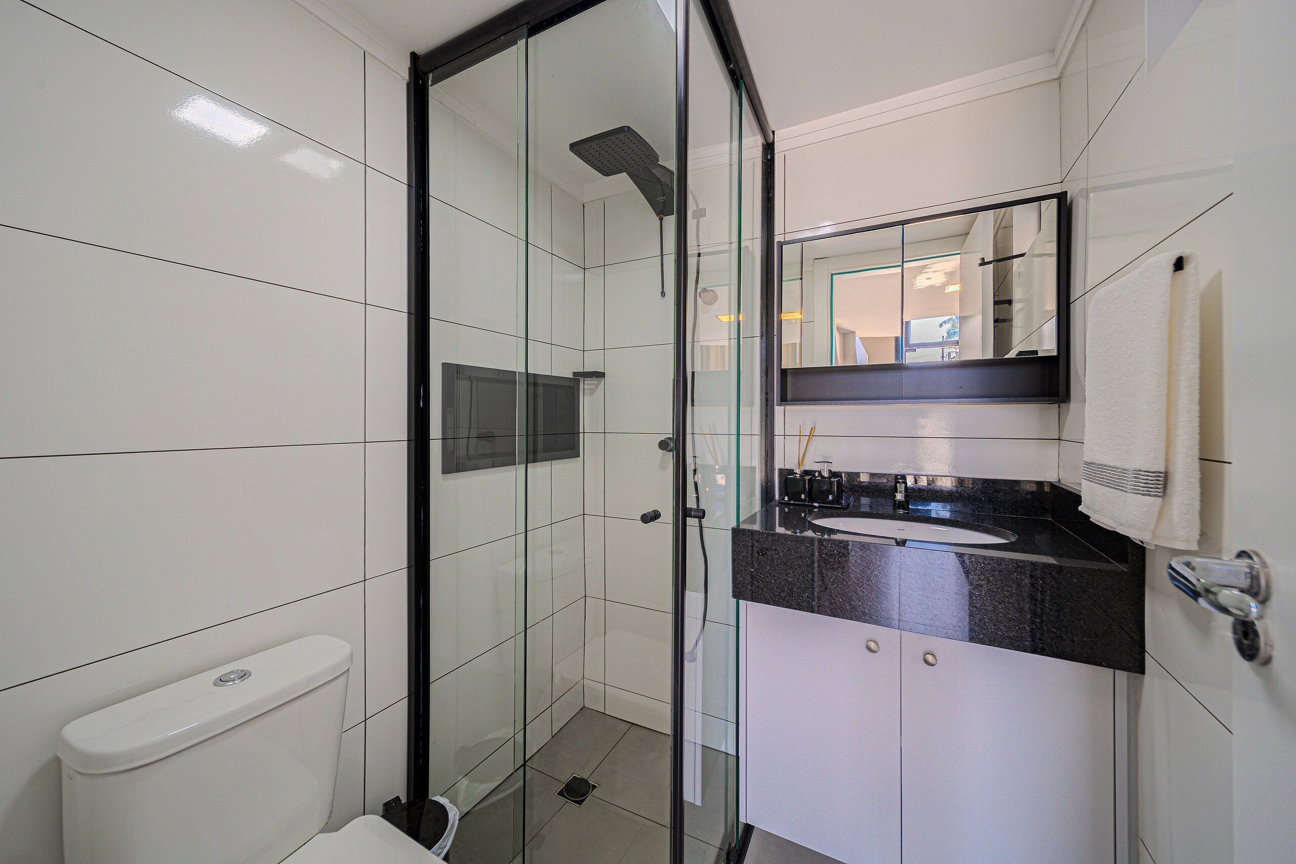 Apartamento | Banheiro | Secador de cabelo, toalhas de banho