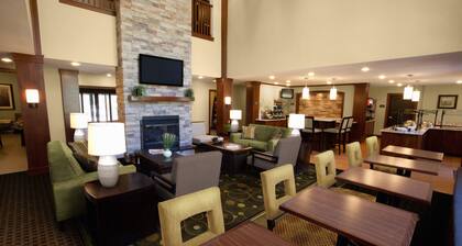Accessible 1BR Suite w/ Free Breakfast, Pool & Gym