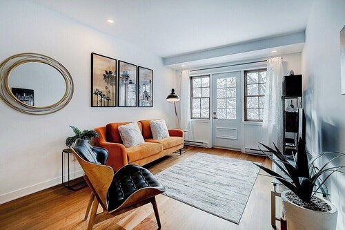 Modern 2BR Condo in Prime Montreal Location