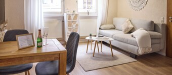 Centrally located on the market square, high-speed Wi-Fi for 2–4 people