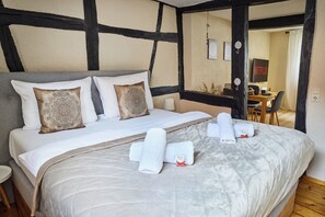 Cuna de viaje, wifi gratis y ropa de cama 