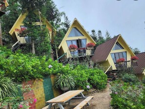 Outdoor dining - Sapa Sky Garden Homestay (Ta Van)