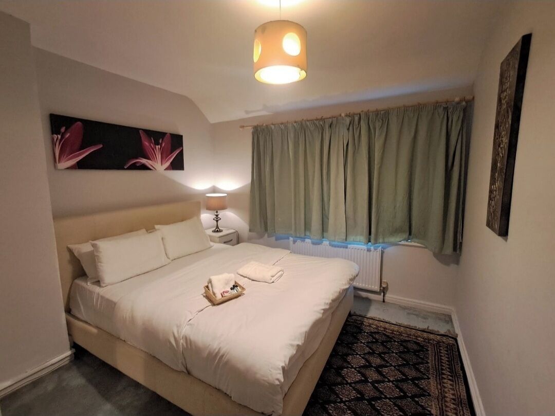 Iron/ironing board, WiFi (free), bed sheets