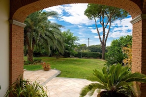 Property grounds - Luxury Villa | Rome | Infinity Pool | Ocean | Fiumicino Airport (Aranova)