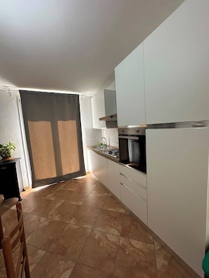Macchina per tè/caffè, frigorifero, microonde, forno