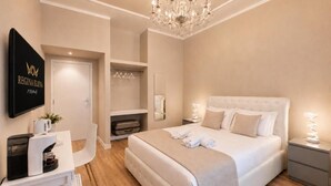 Superior Double Room, Balcony | Desk, soundproofing, iron/ironing board, WiFi (free) - Regina Elena Rooms  (Pescara)