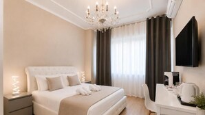 Desk, soundproofing, iron/ironing board, WiFi (free) - Regina Elena Rooms  (Pescara)