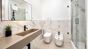 Superior Double Room, Balcony | Bathroom | Shower, hair dryer, towels, soap - Regina Elena Rooms  (Pescara)