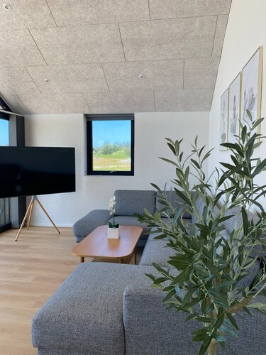 Luxury cottage close to the beach