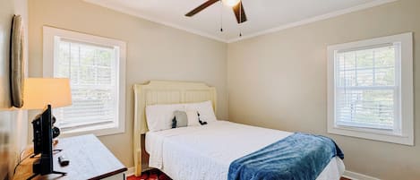 2 bedrooms, iron/ironing board, WiFi (free), bed sheets