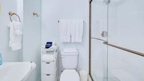 Bathroom - Waterfront 3-bedroom, 3-bath vacation rental in Hudson (Hudson)