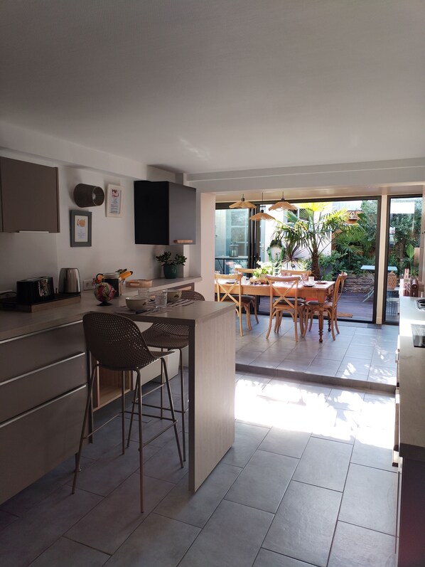 Private kitchen - Charming townhouse for 4 people near the Blavet River (Pontivy)