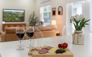 Dining - New Build 5Bed 6Bath Gator Hideaway 8 Blks to Swamp, Main House + Guest House (Gainesville)