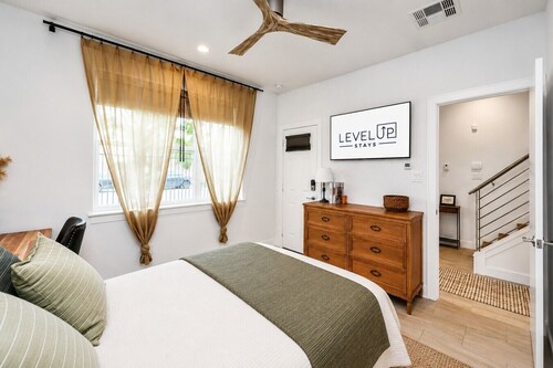Rooftop Overlooking Downtown~In-Law Suite~Location