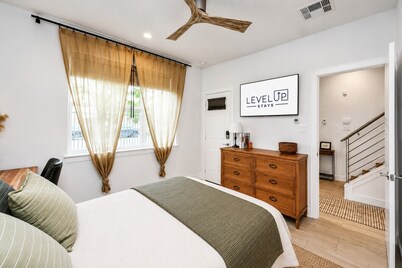 Rooftop Overlooking Downtown~In-Law Suite~Location