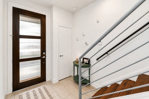 Rooftop Overlooking Downtown~In-Law Suite~Location