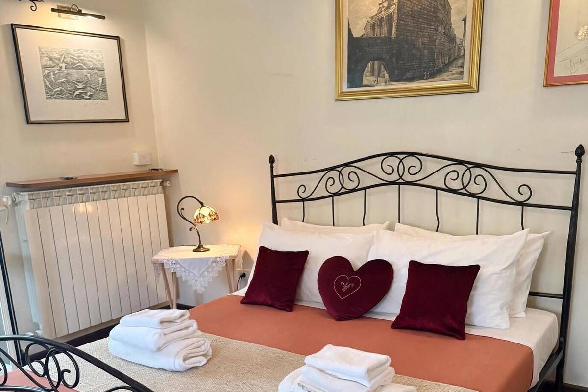 Camera Classic con letto matrimoniale o 2 letti singoli | Tende oscuranti, ferro/asse da stiro