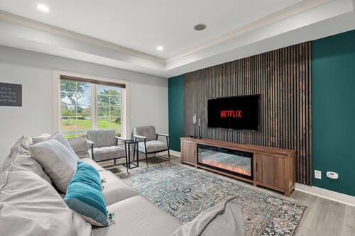Hemlock Manor | Movie Theater + Lakefront