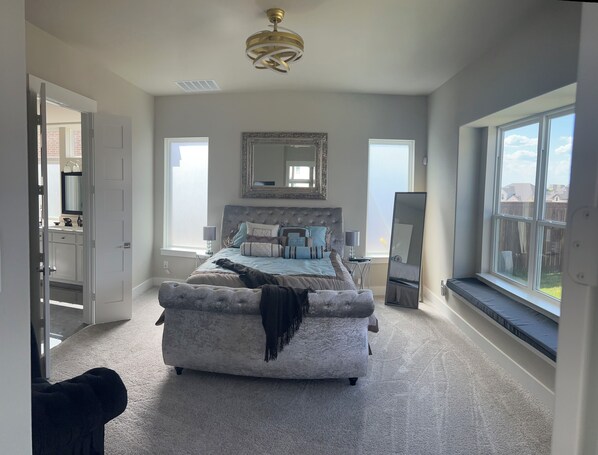 Room - Huge 4 bdrm house in Fate with theater room, Pool table, & private pool/jacuzzi. (Rockwall)
