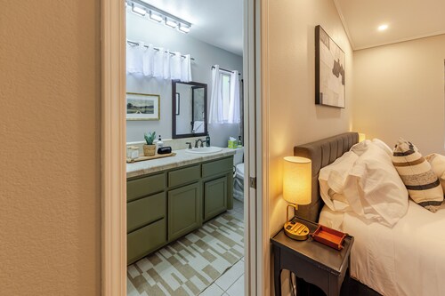 Downtown Paso: Dog Friendly, 2BD/2BA, BBQ + Patio
