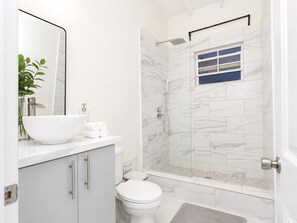 Bathroom - The Brontie Cottage (Christ Church Nichola Town Parish)