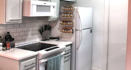 Cozy 2-bedroom condo close to Domain, UT Austin and Zilker Park